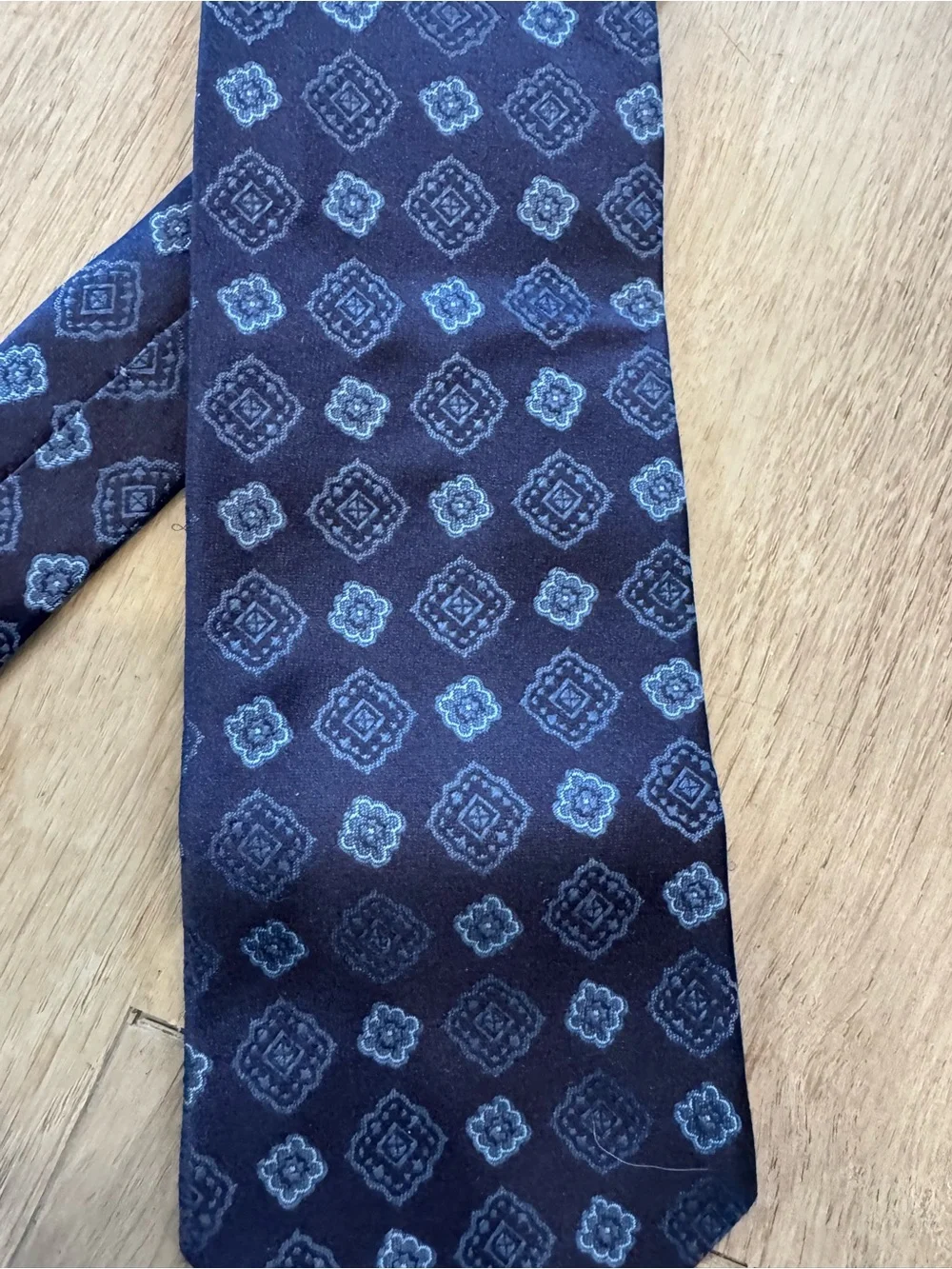 Lanvin Paris Men’s 100% Silk Tie, Made In France Navy And Blue Patterned